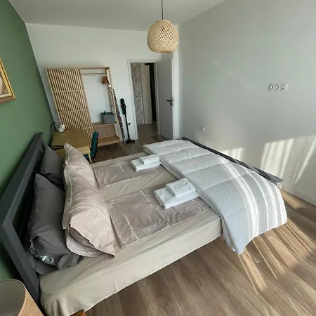 شقة Platinum Luxury Industrial Unit City-center بلوفديف